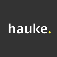 Logo mit dem Schriftzug 'hauke' in weißer Schrift und einem gelben Punkt auf dunklem Hintergrund